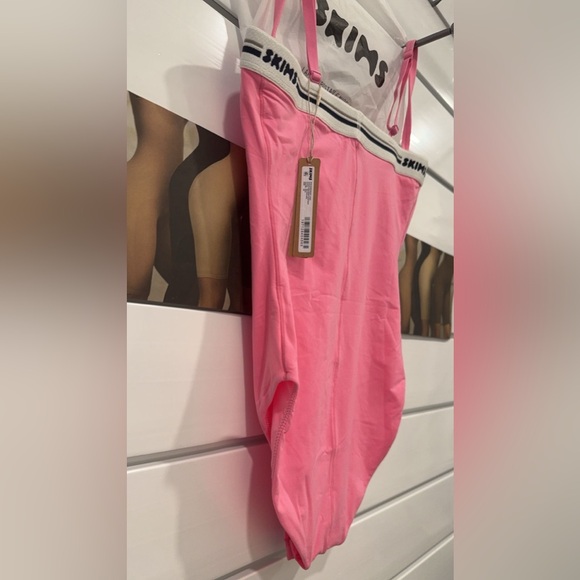 Skims xs pink body suite camisole activewear limited skims sold out women’s new - Picture 5 of 12